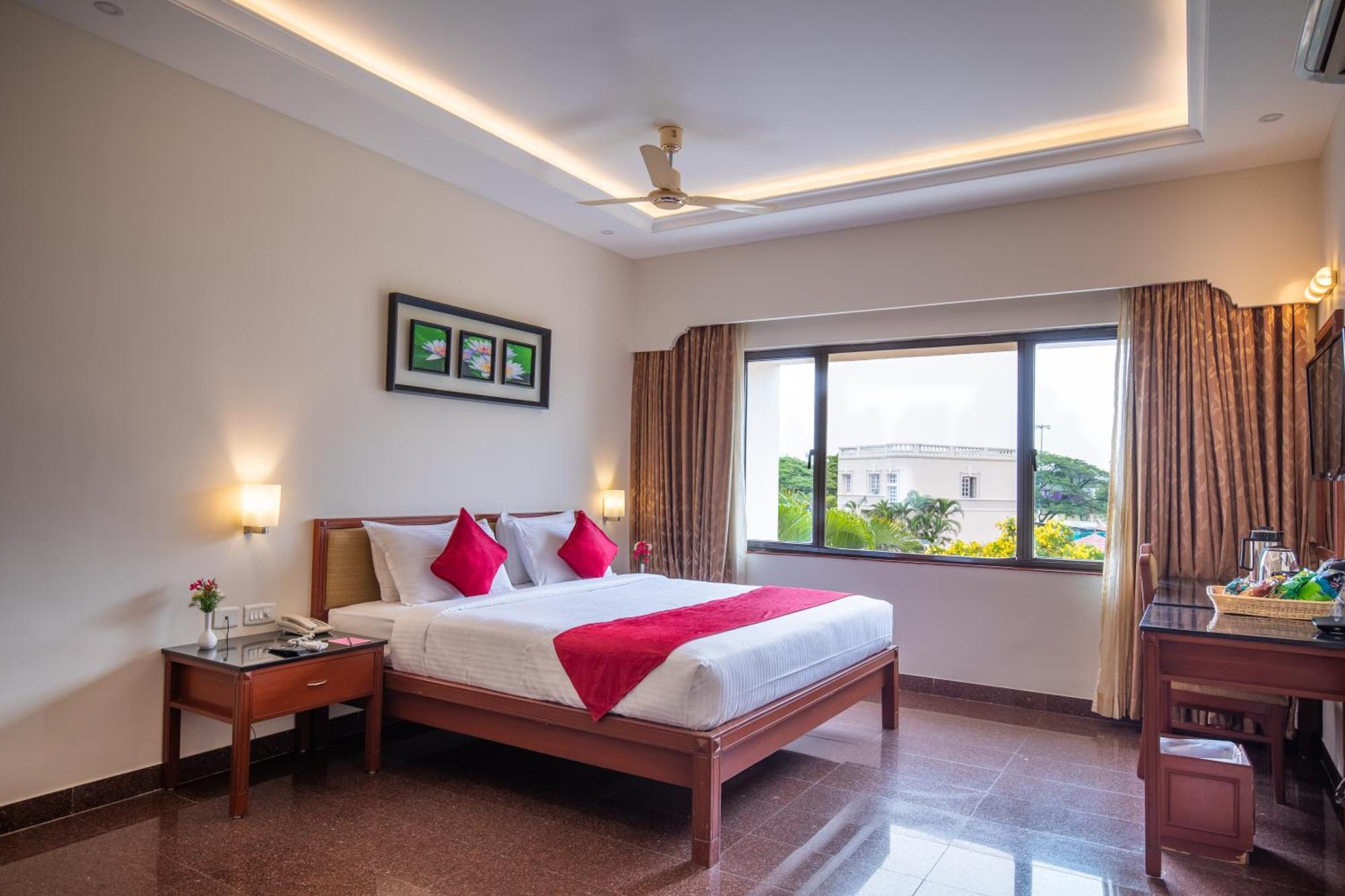 Jenneys Residency Hotel Coimbatore Room photo