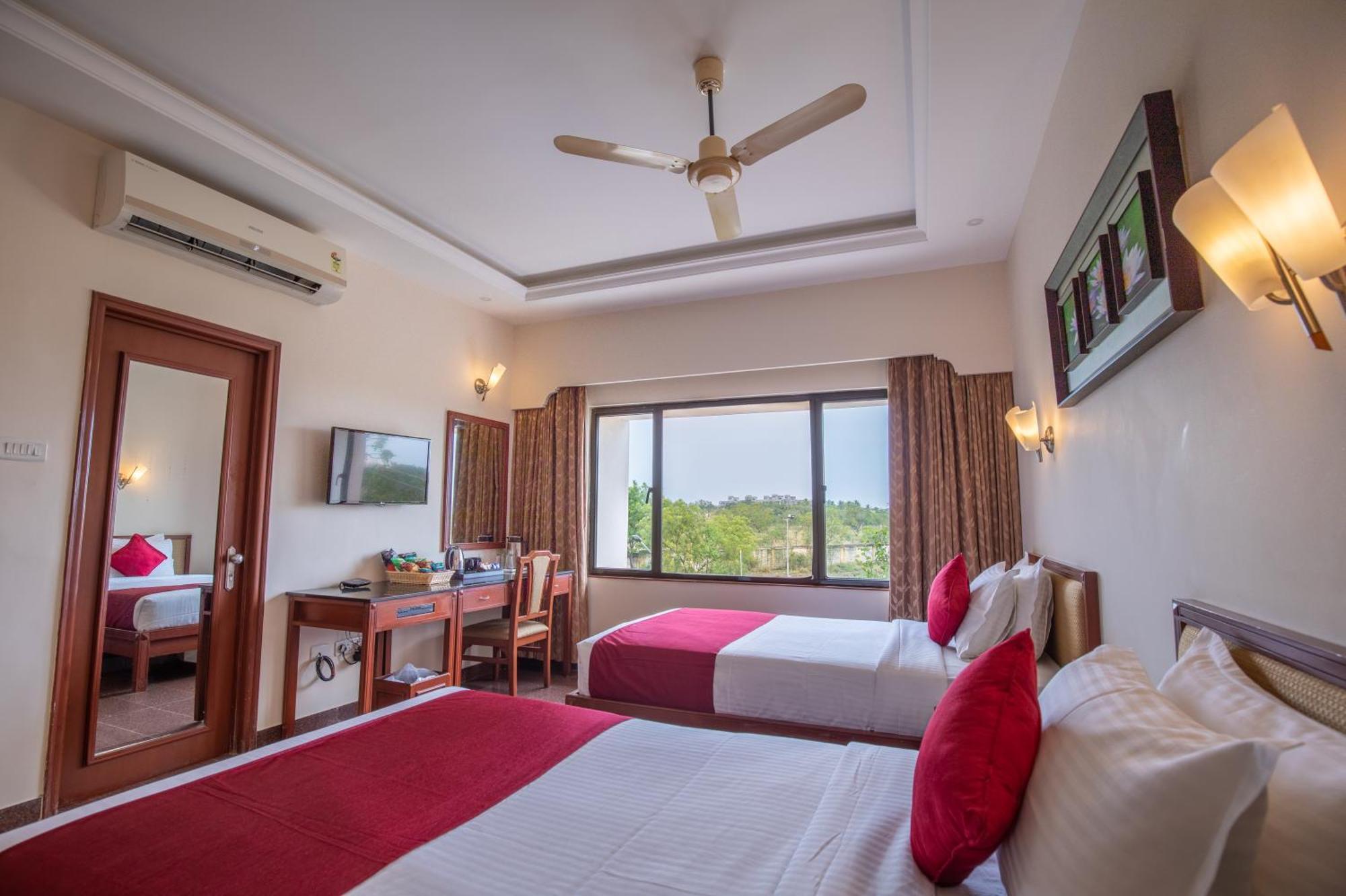 Jenneys Residency Hotel Coimbatore Room photo